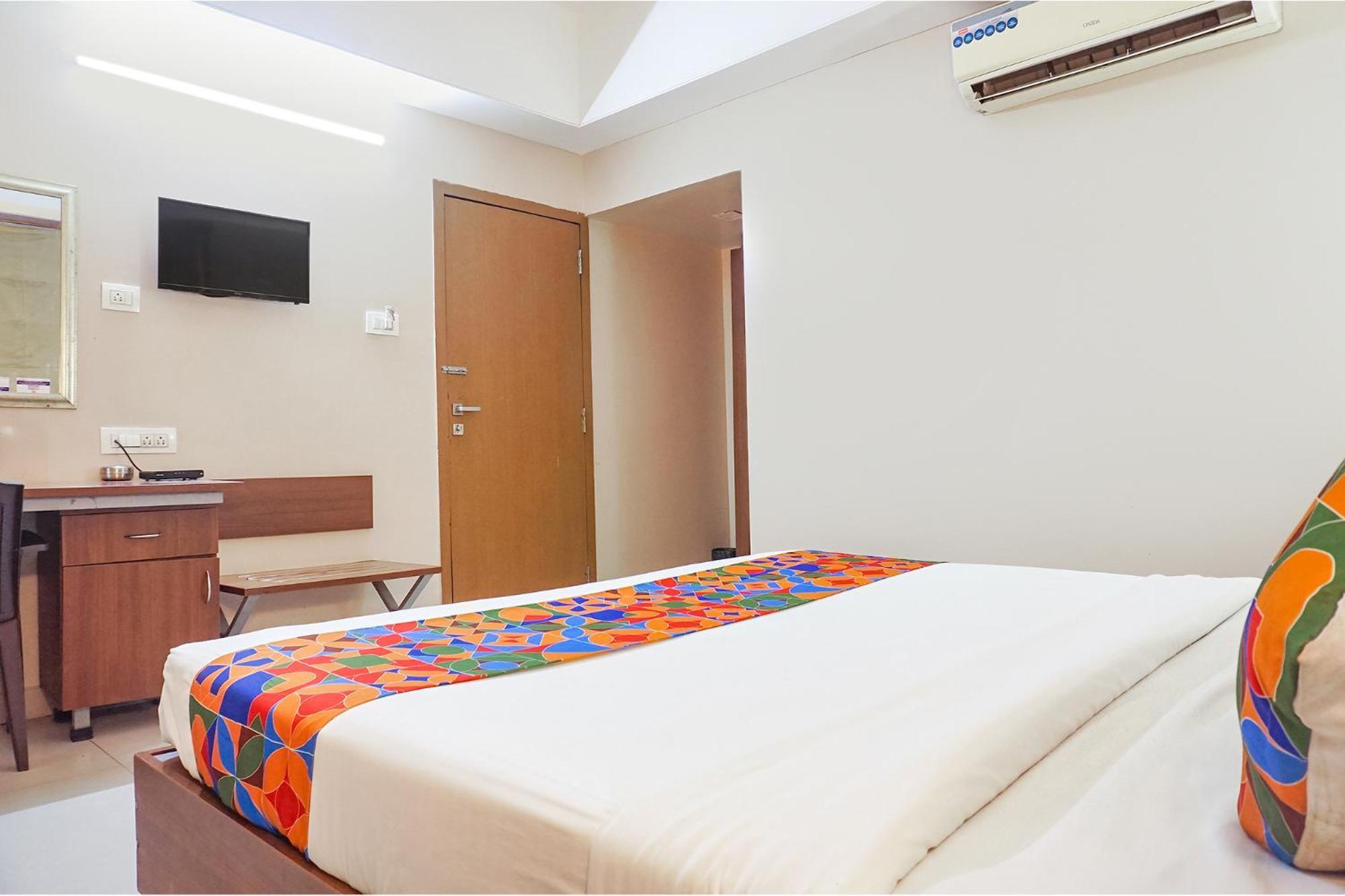 Fabhotel Classic Executive Phursungi Exterior photo