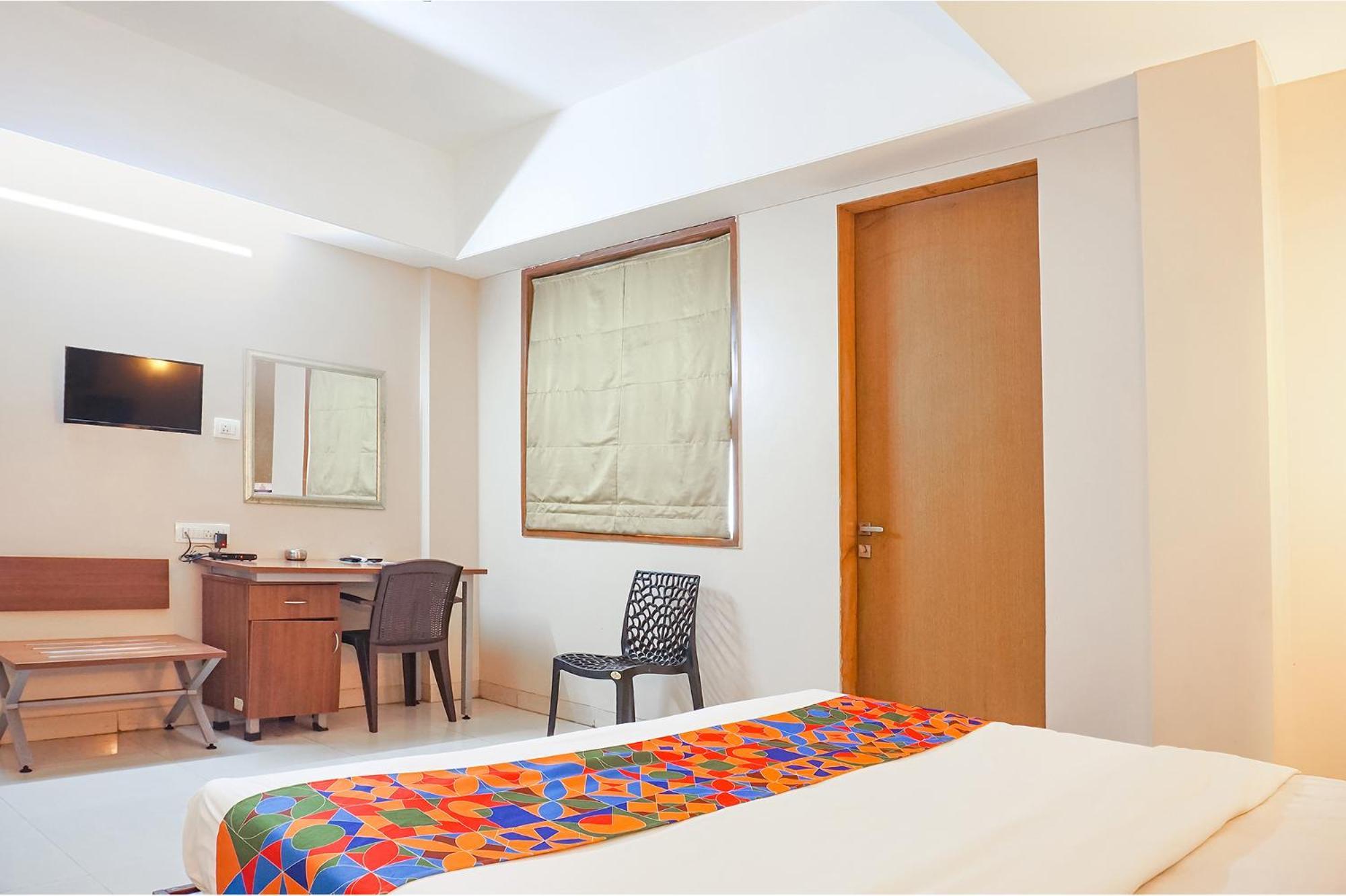 Fabhotel Classic Executive Phursungi Exterior photo