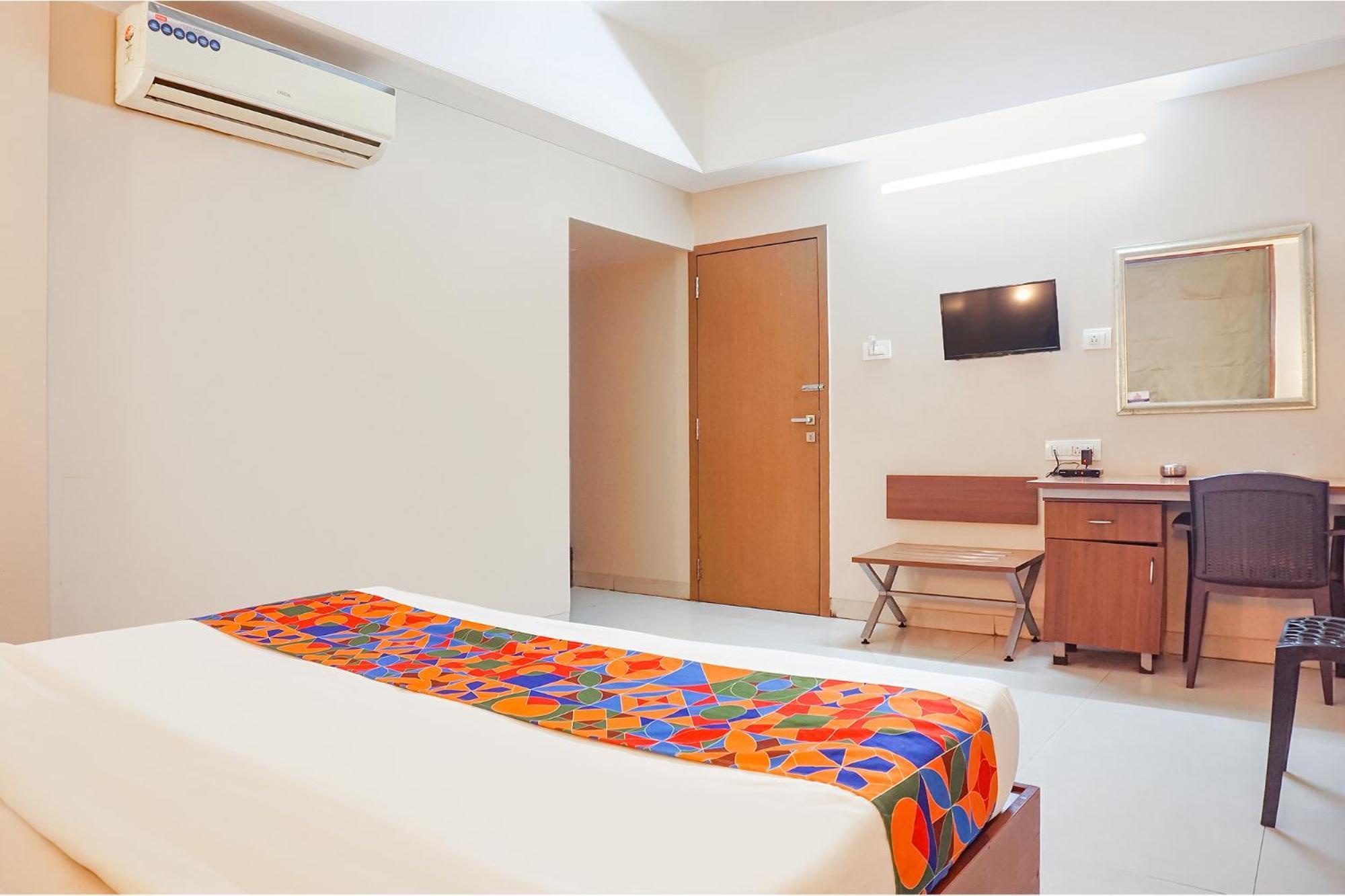 Fabhotel Classic Executive Phursungi Exterior photo