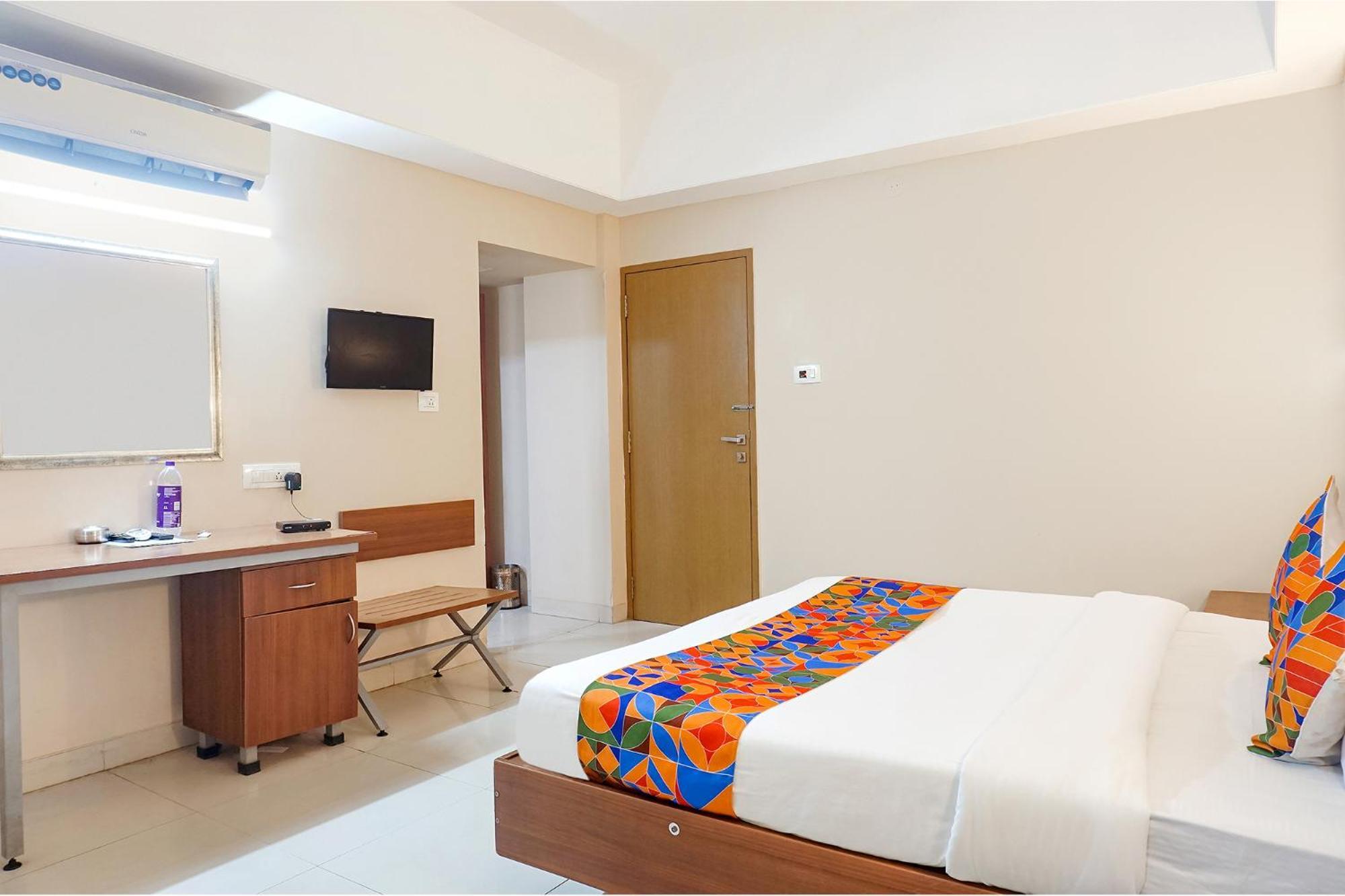 Fabhotel Classic Executive Phursungi Exterior photo